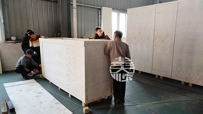 俄羅斯豆腐機生產線設備打木箱